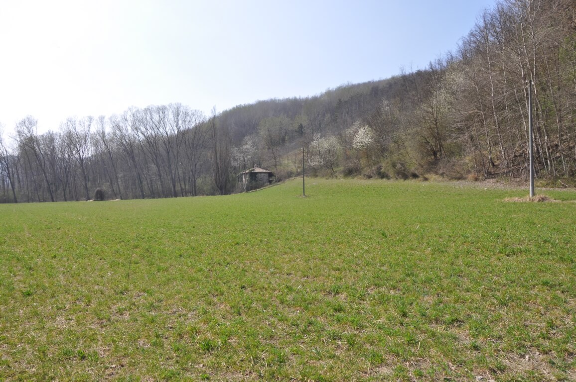 Val Curone, pianoro ideale per cavalli con rustico in sasso