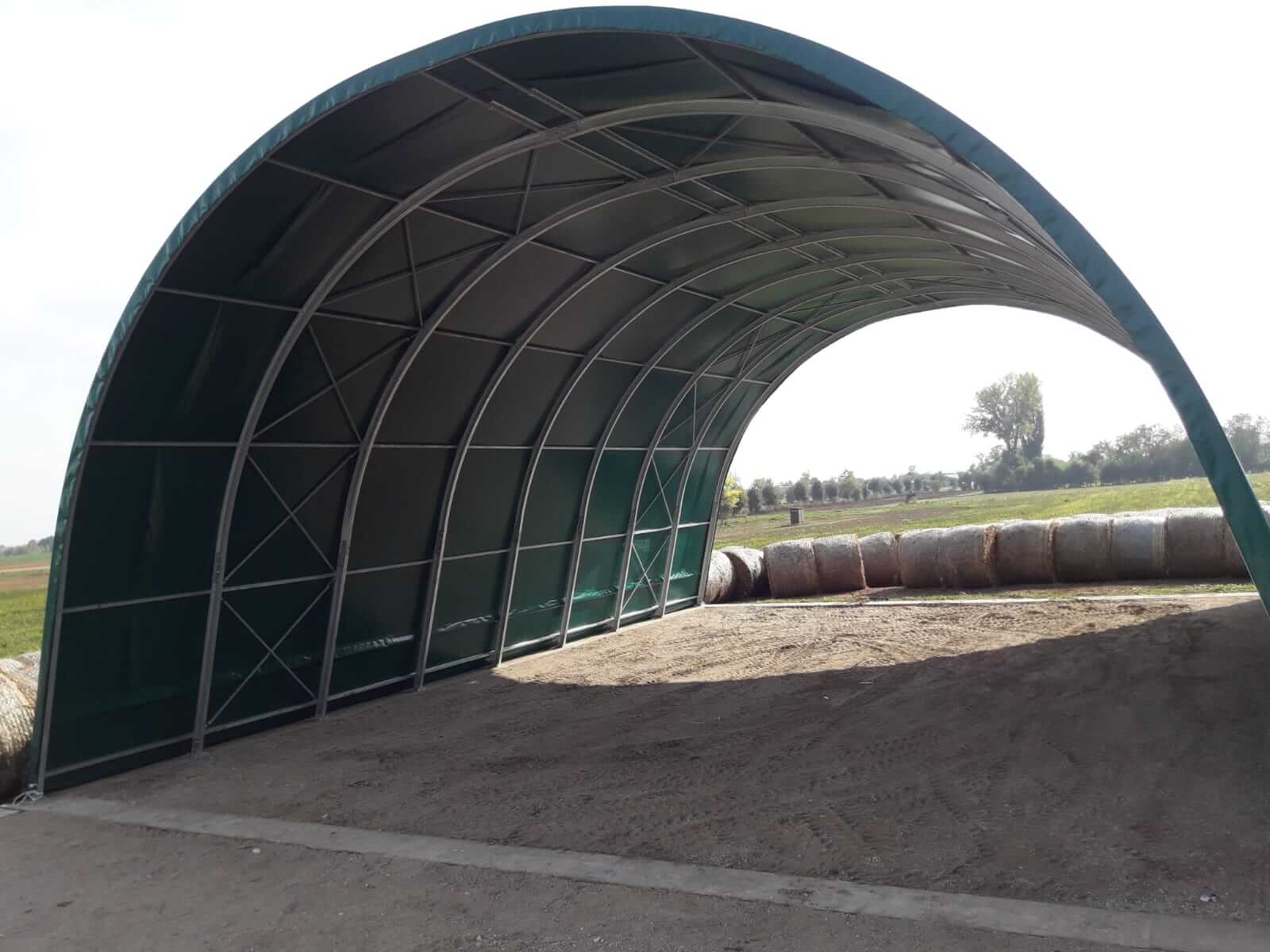 Vendesi tunnel agricoli adatti per ricovero fieni e mezzi agricoli