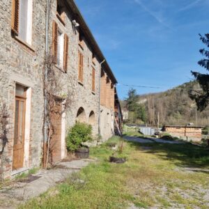 Cascina con terreno a San Sebastiano Curone (AL)