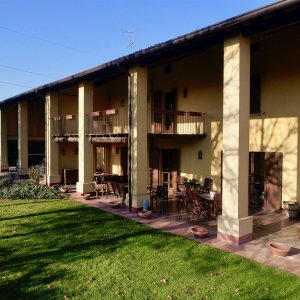 Bassa bresciana scuderia con fabbricati in vendita