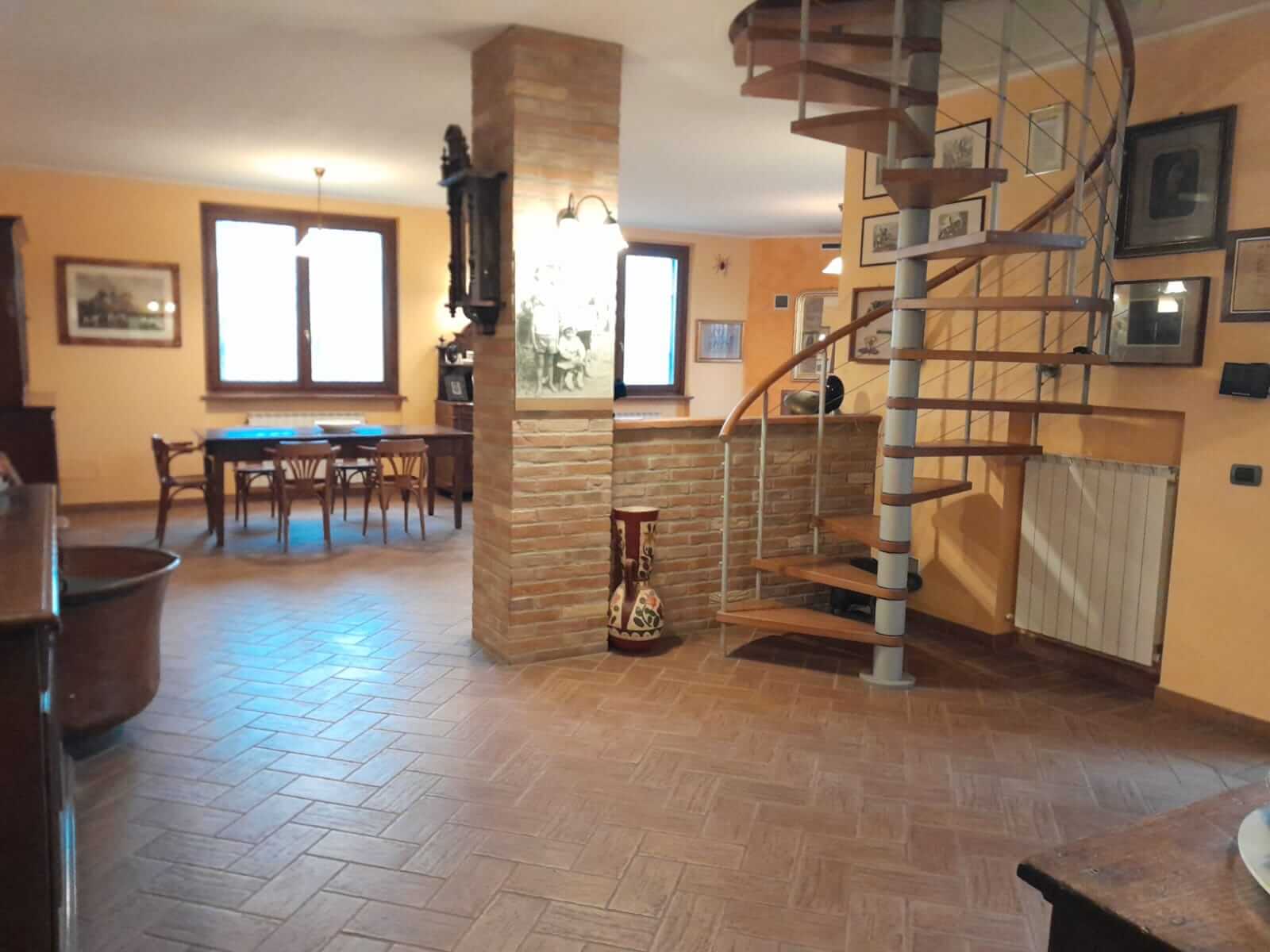 Podere agricolo di 20HA ca. + Maneggio + Struttura ricettiva 800mq